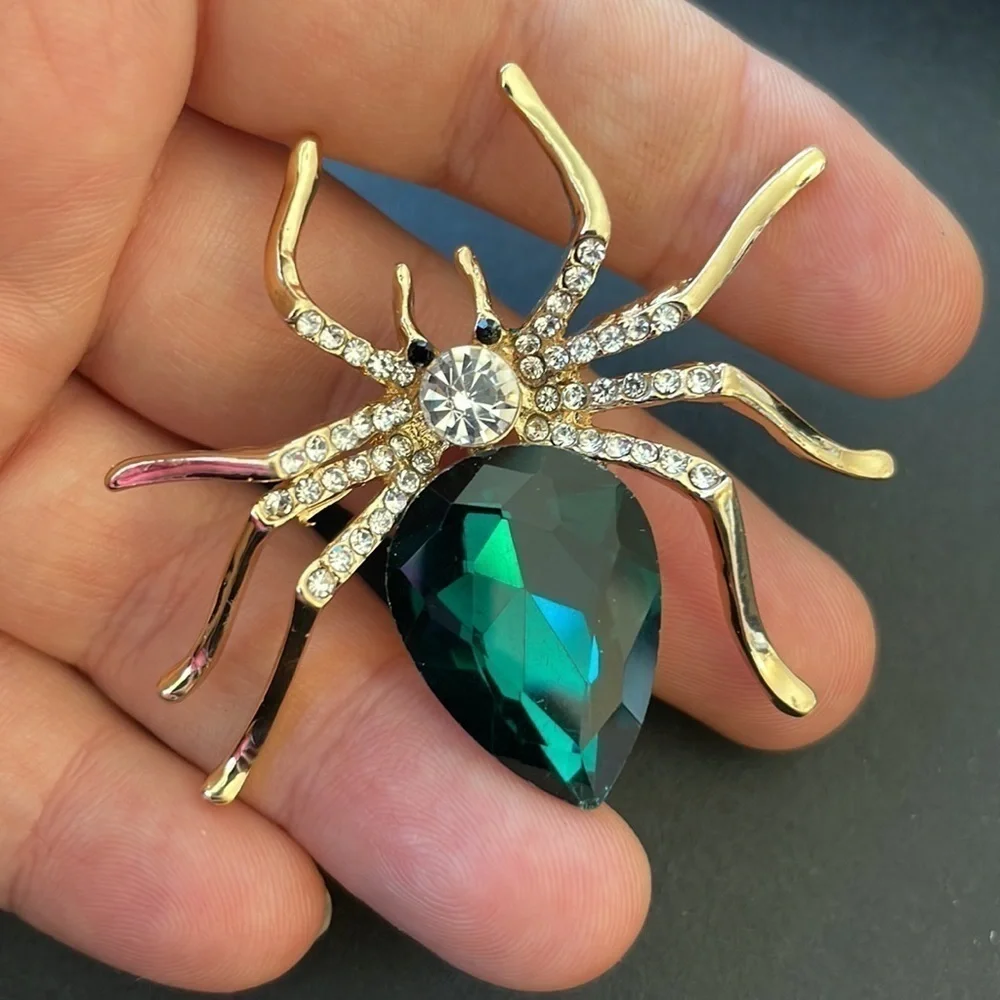 Spider 🕷️ large green crystal pin 📍